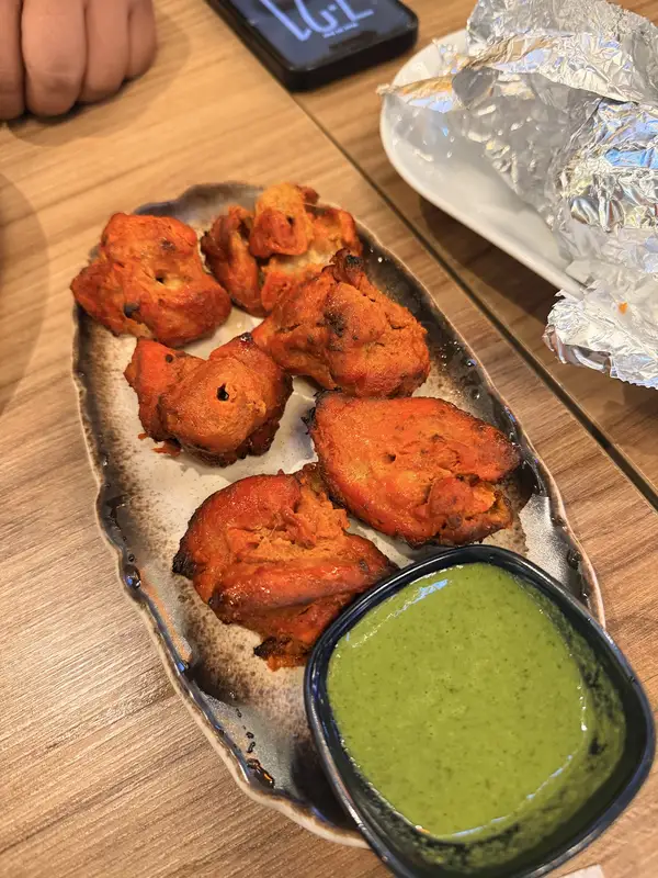 Chicken tikka with green chutney